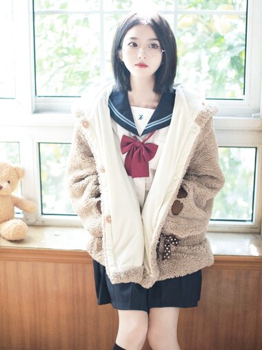 [COSPLAY] 劳小白 – 小熊JK [15P2V-129MB]