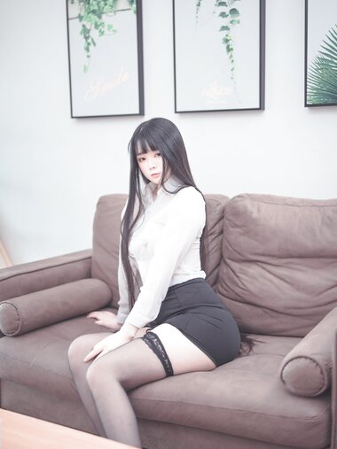 [COSPLAY] 落落Raku – Weekday (2022.05)