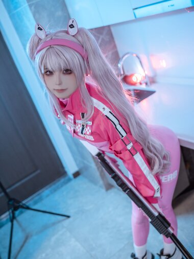 [Cosplay] Quan冉有点饿 NIKKE 爱丽丝