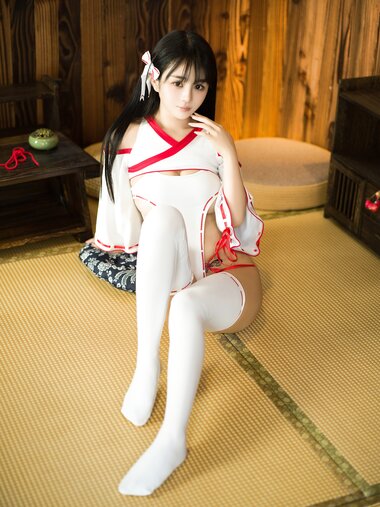 [Cosplay] 桜井宁宁 淫纹女巫