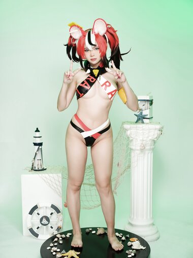 [Cosplay] ZinieQ - Hakos Baelz Pole Dancing