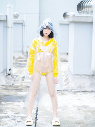 [Cosplay] 一只小栗奈 天台小雨衣