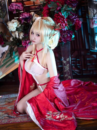 [Cosplay] LoLiSAMA 醫薛 - Glorious Cool Night Fragrant Snow 嫖褸珗眅悕
