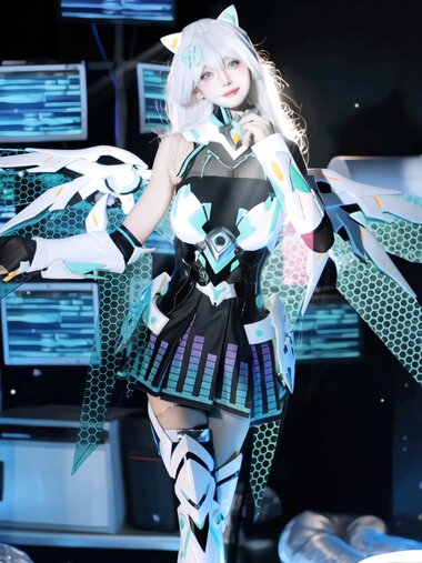 [Cosplay] 走路摇zly 天选姬