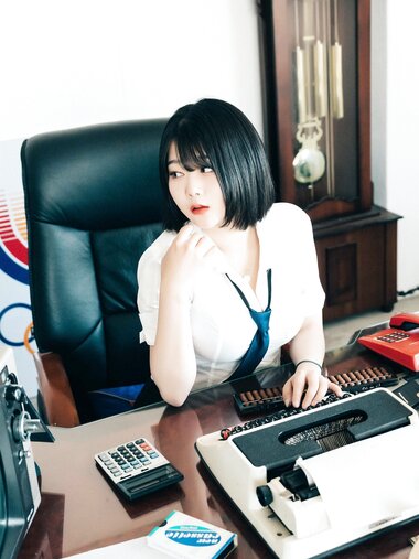 [Loozy] Zia (지아) - Female Employee