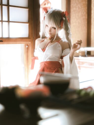 [Cosplay] Chun Momo 蠢沫沫 - Terrible witch 可畏 巫女