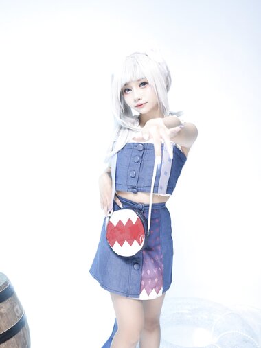 [Cosplay] Ayaka - Gawr Gura New Outfit