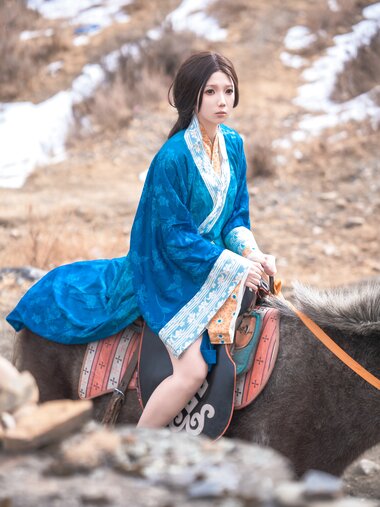 [Cosplay] 小和甜酒 - 骑马 亡国公主