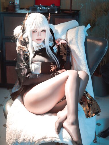 [Cosplay] 半半子 - NIKKE 布兰儿