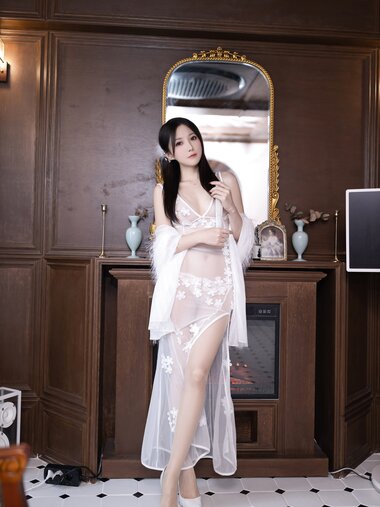 [Cosplay] 鱼子酱Fish 蔷薇