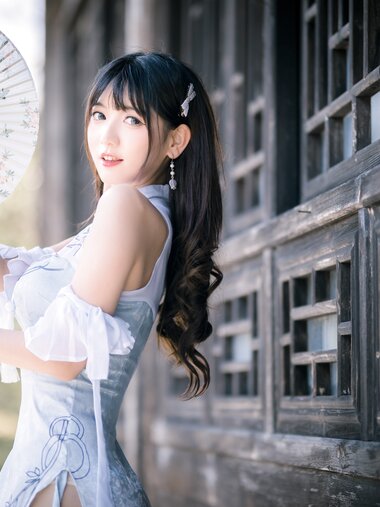 [Cosplay] Kyokyo 沉迷汉堡王 - Hanbao King's Robe 汉堡王旗袍
