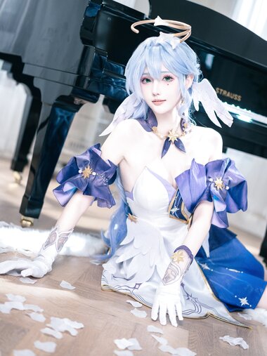 [Cosplay] Honoka 花兮 - Robin 知更鸟