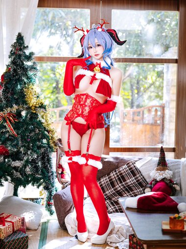 [Cosplay] Cosplay 日奈娇 - 甘雨圣诞