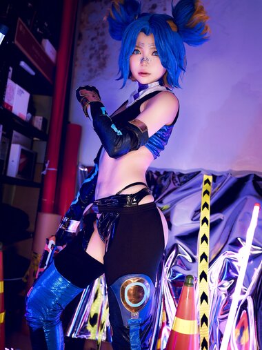 [Cosplay] ZinieQ - Neon (Valorant)