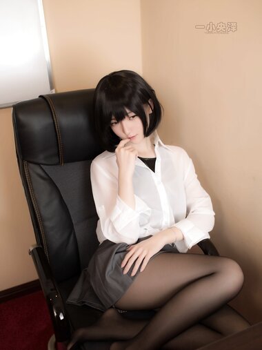 [Cosplay] YiXiaoYangZe 一小央泽 - Black Silk 黑丝