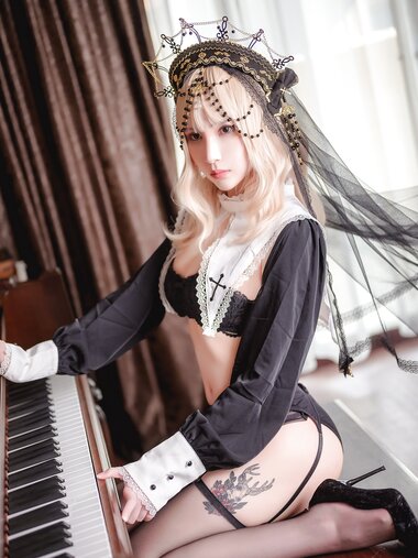[Cosplay] Vams 子 - Nun 修女