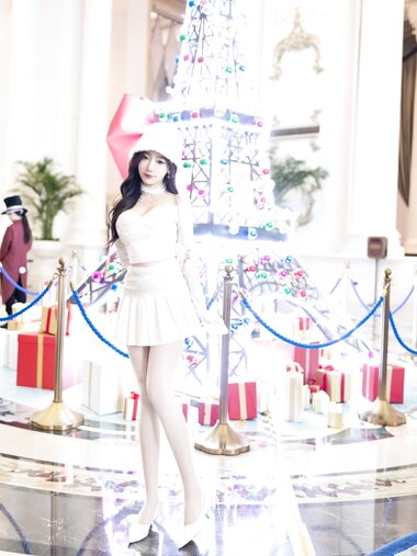 [Cosplay] 王馨瑶 - 红色情趣