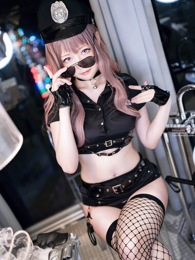 [Cosplay] COS妹子Arty亞緹 - 女警网袜