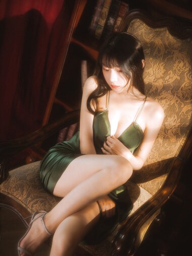 香草喵露露 - NO.045 杨枝甘露 绿色连衣裙 [45P1V-1.19GB]