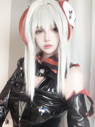 [Cosplay] 疯猫ss - 明日方舟 W
