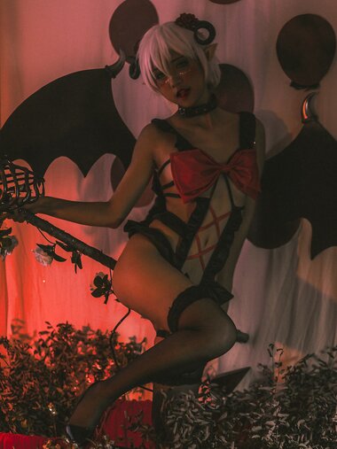 [Cosplay] KiKi 蓝小沂 - Little Devil and Ash 小恶魔与艾什