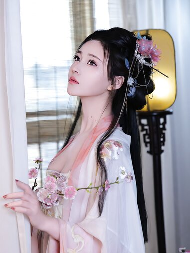 [Cosplay] 年年 - 霓裳 [50P-205.04MB]