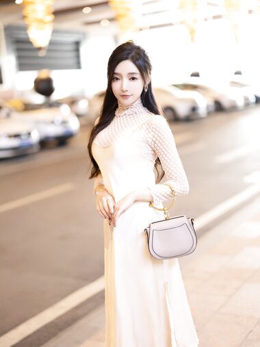 [Cosplay] 王馨瑶 - 白色丝袜