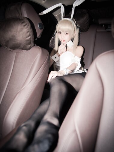 [Cosplay] Ni De Fu Qing 你的负卿 - Sky Sister Bunny Girl  Inside the Car 穹妹兔女郎（车内）