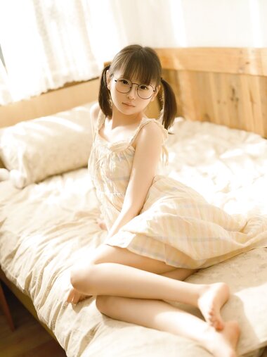 [Cosplay] Yosuzu Lingyi 幼水铃衣 - Morning Wake-up 晨醒