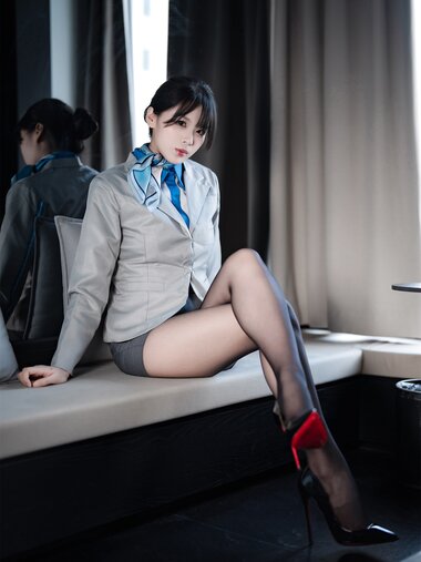 [Cosplay] 轩萧学姐 - 空姐室内黑丝