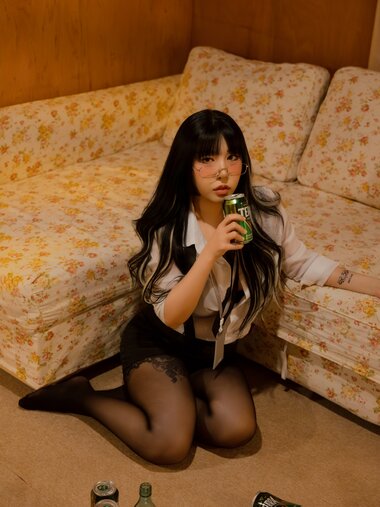 LEEYUIN - Girl Next Door