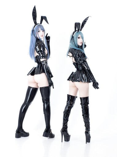 [Cosplay] Candy Ball - Latex Bunny Twins