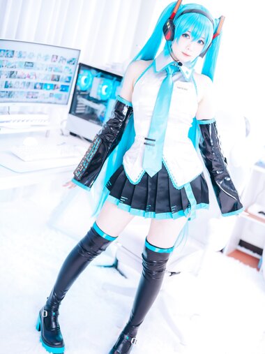 [Cosplay] Shimo 霜月 - Hatsune Miku