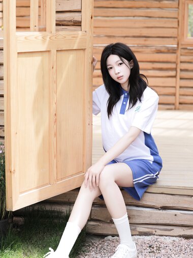 [XR Uncensored] 橙子酱Lillian - R18 秀人网模特 木屋中的JK小仙女