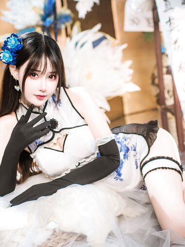 [Cosplay] 羽生三未 - 瓶儿 青花瓷旗袍