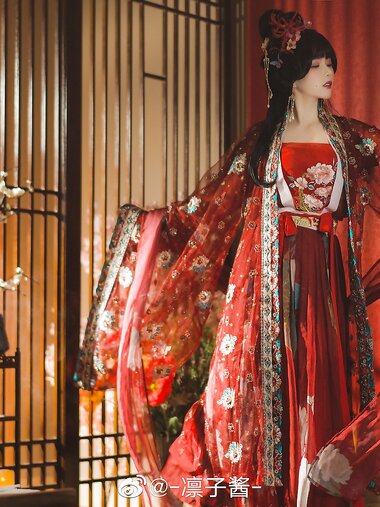 [Cosplay] Lin Zi Lin 凛子酱 - Silky Costume 抚绸衣庄