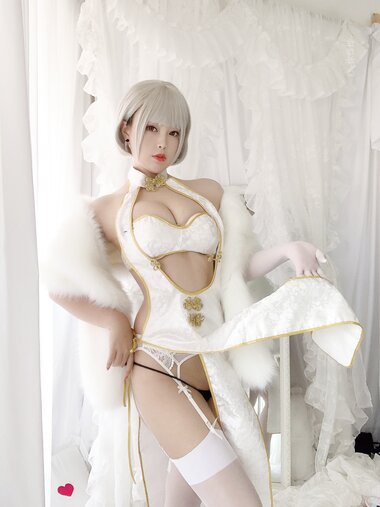 [Cosplay] Niyeye 白烨烨 - White Qipao 白旗袍