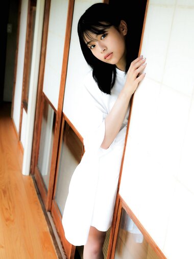 週刊文春 2022.09.15 原色美女図鑑　出口夏希