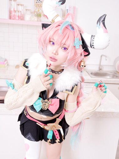 [Cosplay] ZinieQ - Varesa