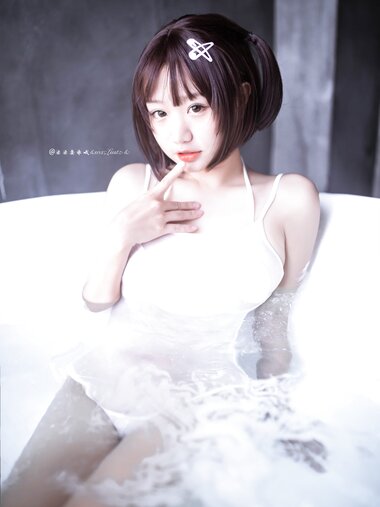 [Cosplay] 柒柒要乖哦 激凸死库水X白色Spa [34P-160MB]