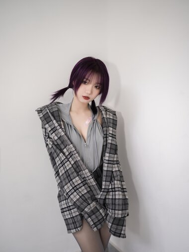 [Cosplay] 柒柒要乖哦 小灰兔 [70P1V-939MB]