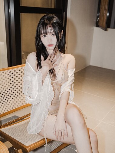 [Cosplay] 柒柒要乖哦 纸醉金迷 [90P1V-1.68GB]