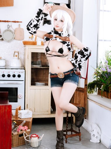 [Cosplay] 日奈娇 挤奶工 [73P-559MB]