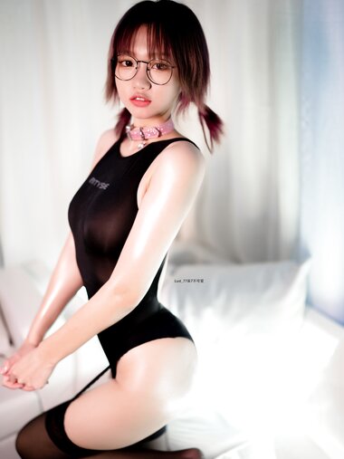 [Cosplay] 柒柒要乖哦 竞泳水着 [82P-1.03GB]