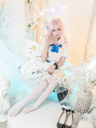 [Cosplay] lunananya 圣园未花 [24P-215MB]