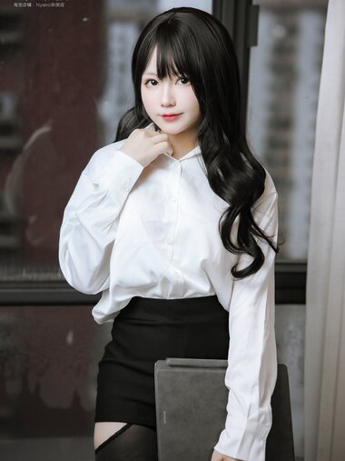 [Cosplay] Nyako喵子 隣のやばいお姉さん OL [78P1V-715MB]