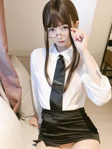 [Cosplay] 51酱 真空无内肉丝 [52P7V-420MB]