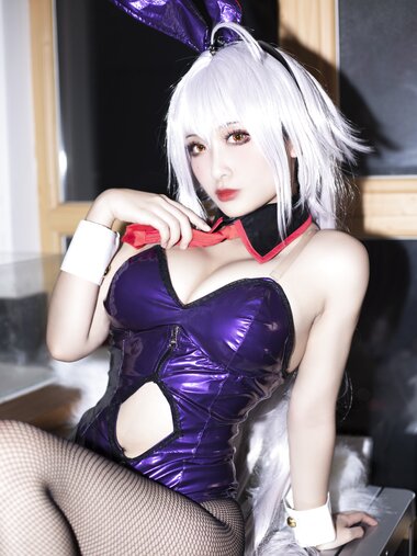[Cosplay] 洛璃LoLiSAMA FGO 黑贞兔子 [42P1V-752MB]