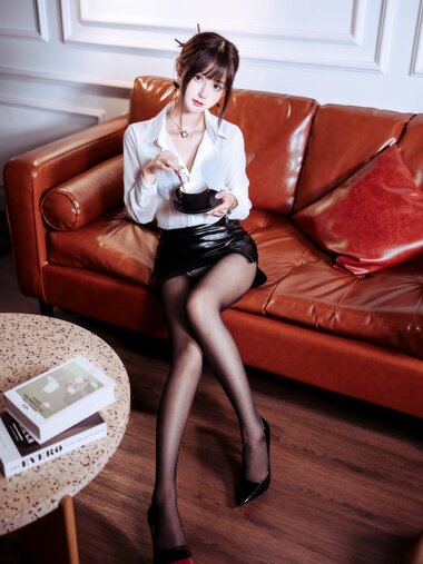 [Cosplay] 羽生三未 半透皮裙OL [32P-407MB]