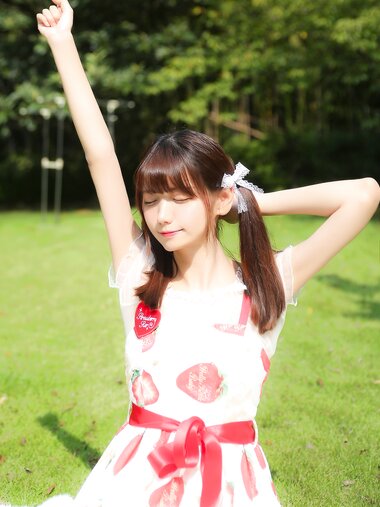 [Cosplay] Kyokyo沉迷汉堡王(陆卿卿) 小草莓 [8P-17.2MB]
